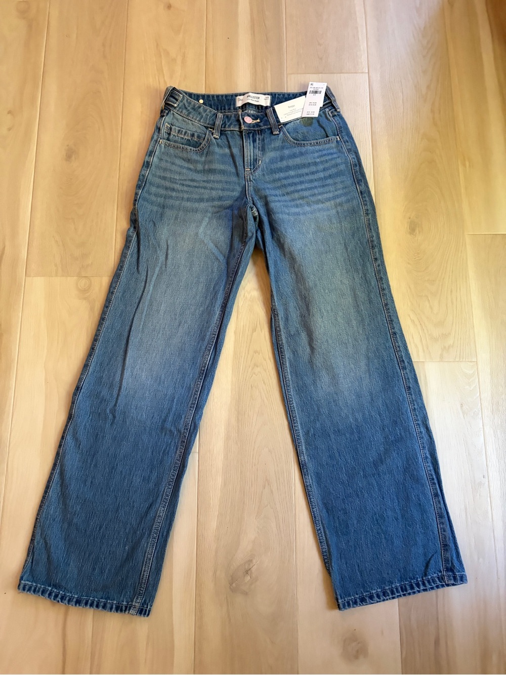 Hollister Women’s Relaxed Wide-Leg Mid Blue Jeans